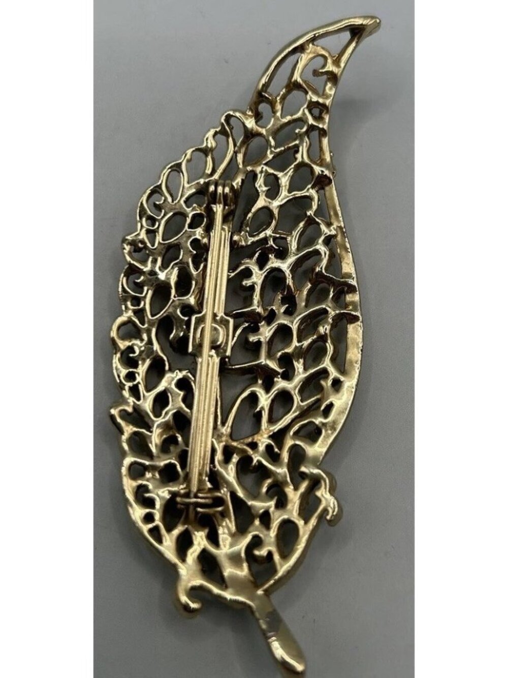 Vintage Filigree Gold Tone Leaf Brooch Pin